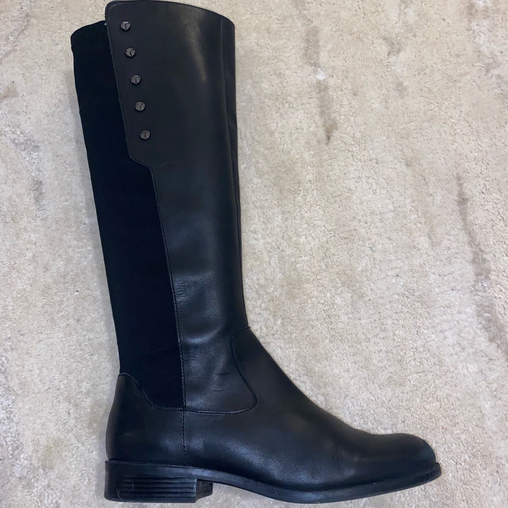 Gently used size 8.5 boots